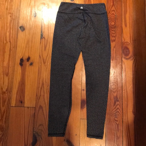 Women’s Workout Leggings - Picture 2 of 4